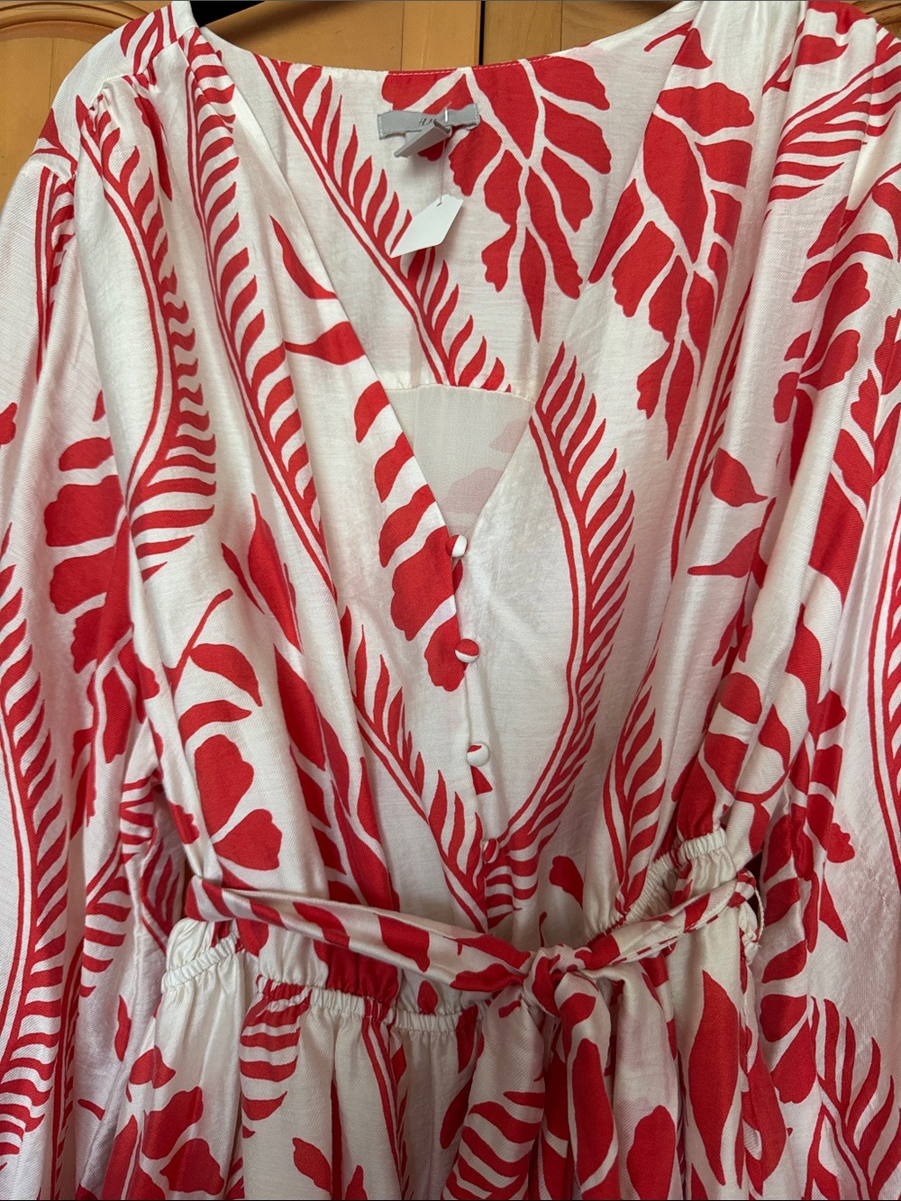 H&M cream and red belted dress - Picture 2 of 6